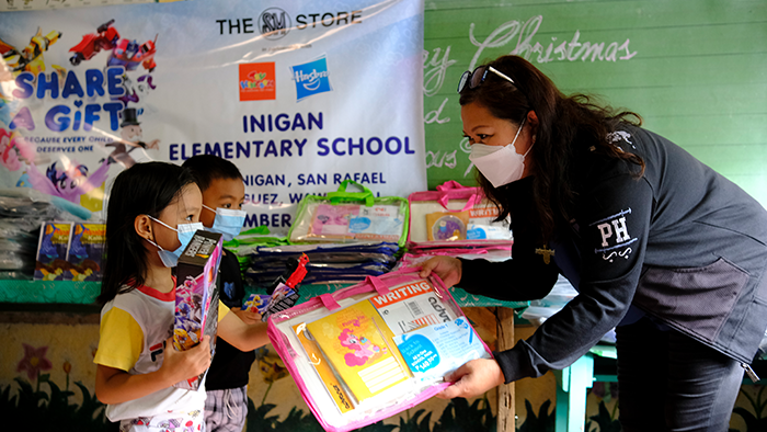 Students also received backpacks with school supplies from the Stationery Department of The SM Store
