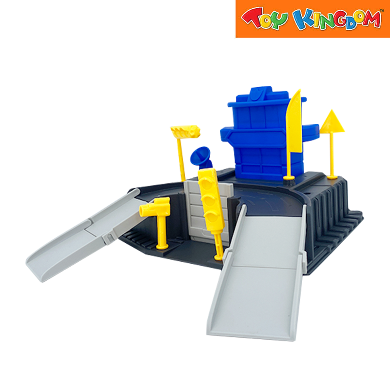 Six-Six-Zero DIY 21-piece Police Garage Playset