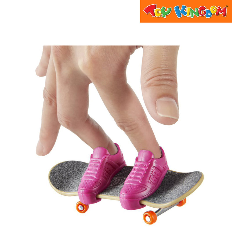 Hot Wheels Skate Tony Hawk Fingerboard and Skate Shoes