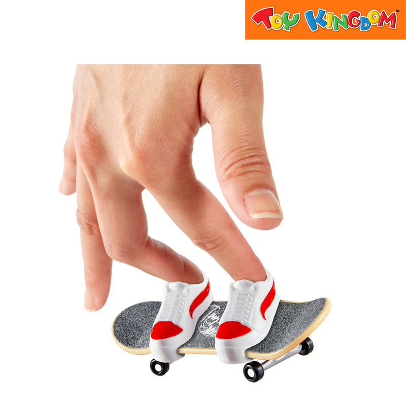 Hot Wheels Skate Tony Hawk Multipack Fingerboard and Skate Shoes